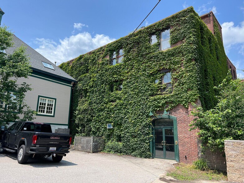 More Photos Of 31 S Main St, Concord General Retail For Sale