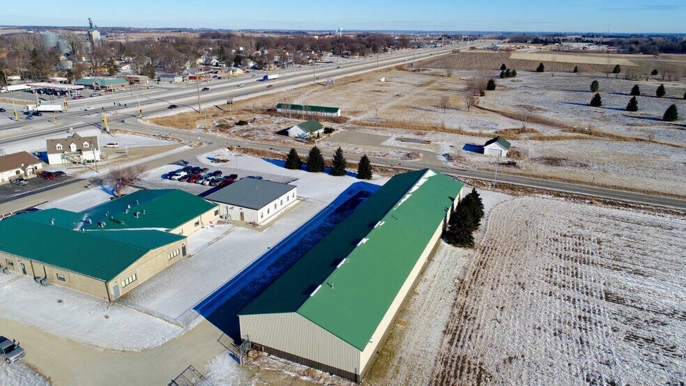 More Photos Of 235 2nd Ave SW, Byron Warehouse For Lease