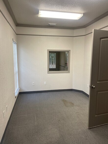 More Photos Of 1700 FM 517 Rd E, Dickinson Loft Creative Space For Lease