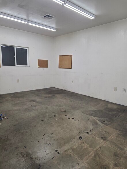 More Photos Of 341 W 31st St, Los Angeles Warehouse For Lease
