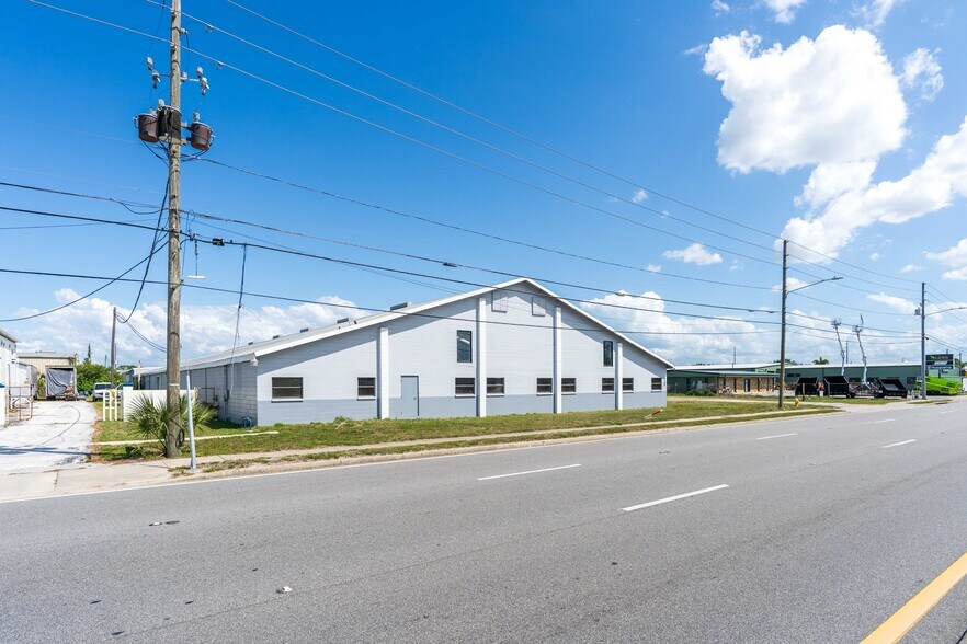 More Photos Of 12925 N 49th St, Clearwater Warehouse For Lease