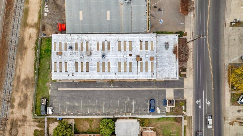 More Photos Of 1027 W Murray Ave, Visalia Service For Sale