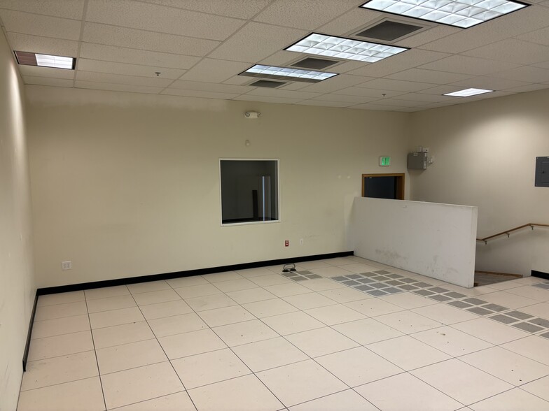 More Photos Of 63056 NE Lower Meadow Dr, Bend Light Distribution For Lease