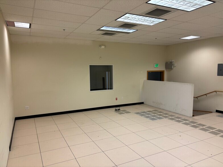 More Photos Of 63056 NE Lower Meadow Dr, Bend Light Distribution For Lease