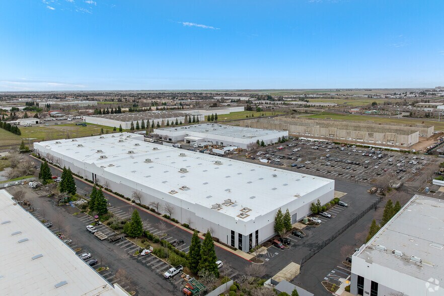 More Photos Of 8860 Industrial Ave, Roseville Distribution For Lease