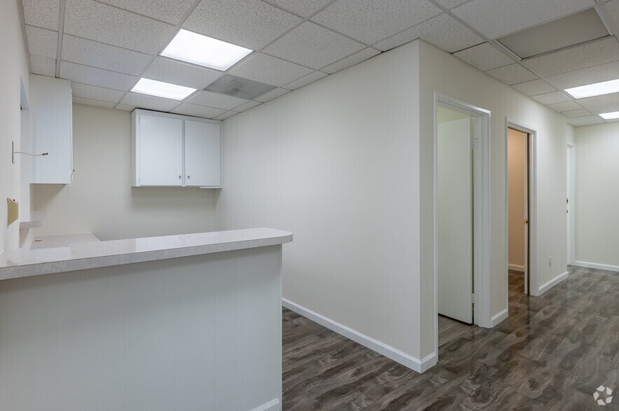 More Photos Of 13362 Newport Ave, Tustin Unknown For Lease