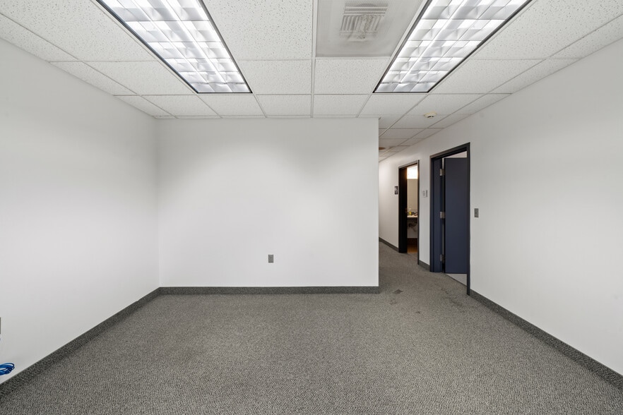 More Photos Of 13735 SW Galbreath Dr, Sherwood Warehouse For Lease