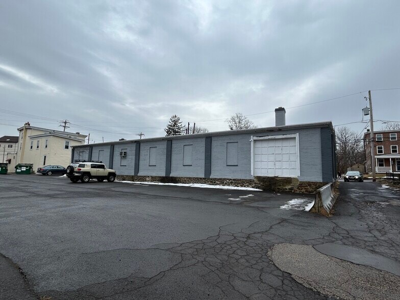 More Photos Of 108 W Montgomery Ave, North Wales Warehouse For Lease