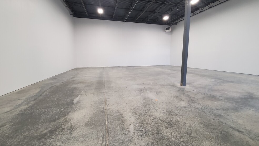 More Photos Of 752 2250 West, Springville Warehouse For Lease