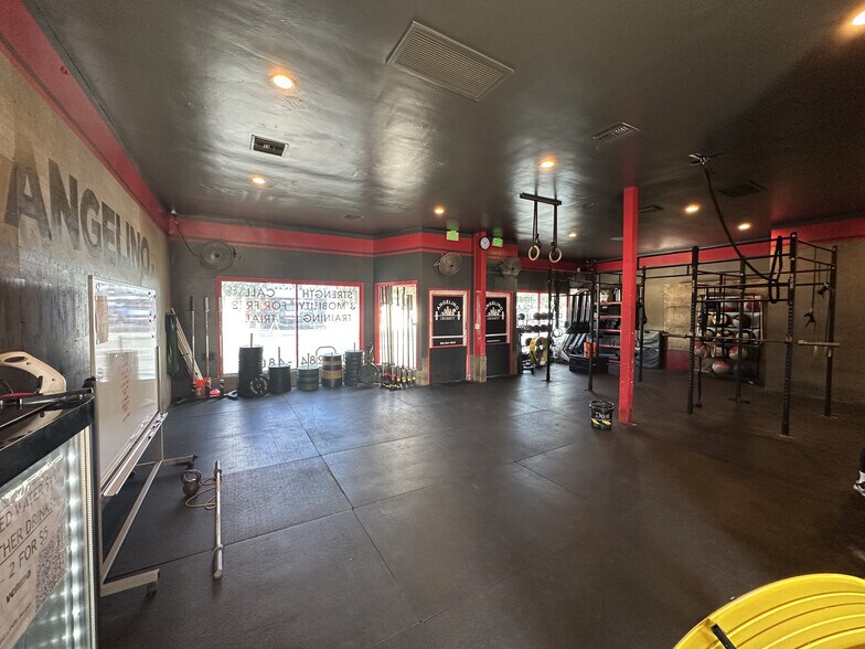 More Photos Of 12454 Magnolia Blvd, Valley Village General Retail For Lease