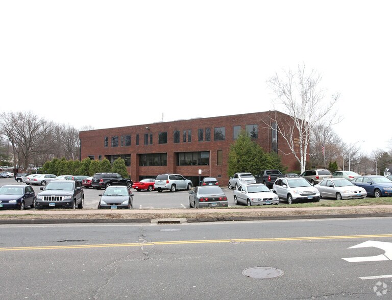 More Photos Of 131 New London Tpke, Glastonbury Medical For Lease