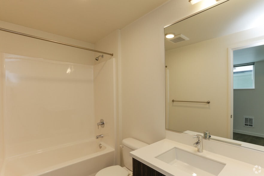 More Photos Of 900 NE 65th St, Seattle Apartments For Lease