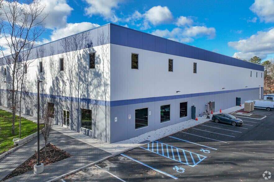 More Photos Of 53 Ramsey Rd, Shirley Warehouse For Lease