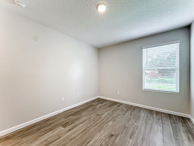 More Photos Of 6421 Breezy Oaks Way, Jacksonville Apartments For Sale