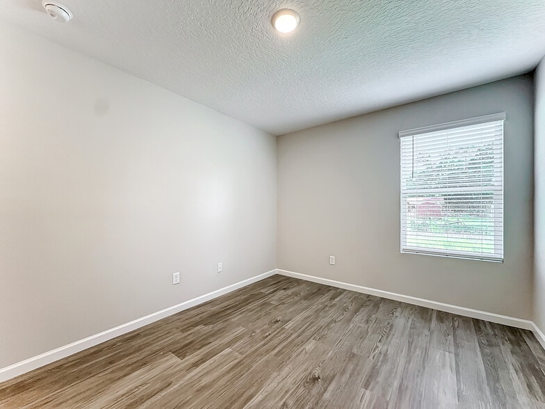 More Photos Of 6421 Breezy Oaks Way, Jacksonville Apartments For Sale