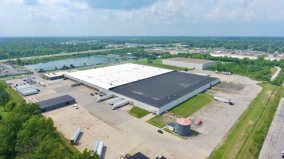 More Photos Of 333 S Franklin Rd, Indianapolis Warehouse For Lease