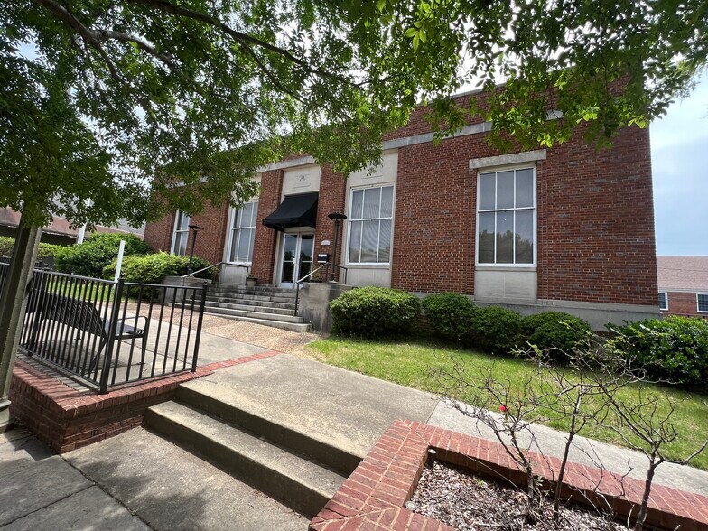 More Photos Of 133 W Main St, Manchester Office For Sale