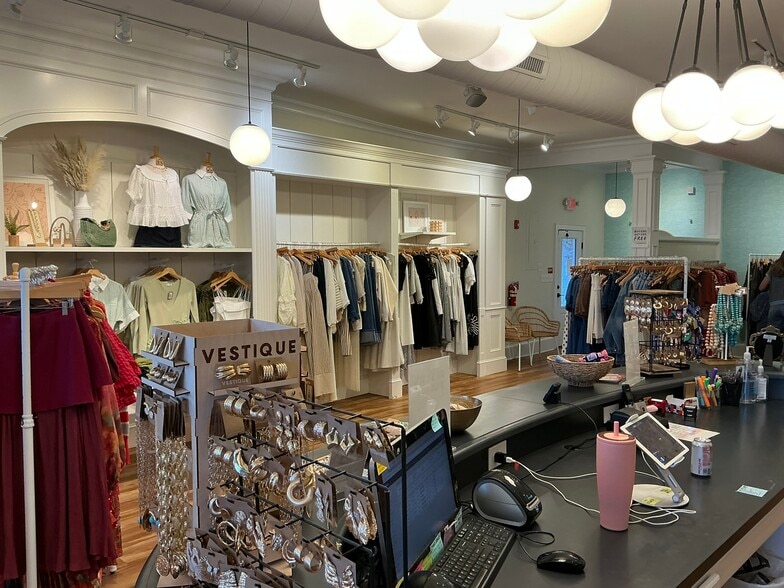 More Photos Of 124 Confederate St, Fort Mill Storefront For Sale