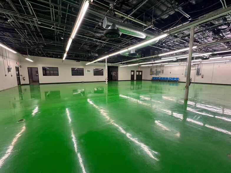 More Photos Of 7803 Hansen Rd, Houston Warehouse For Lease