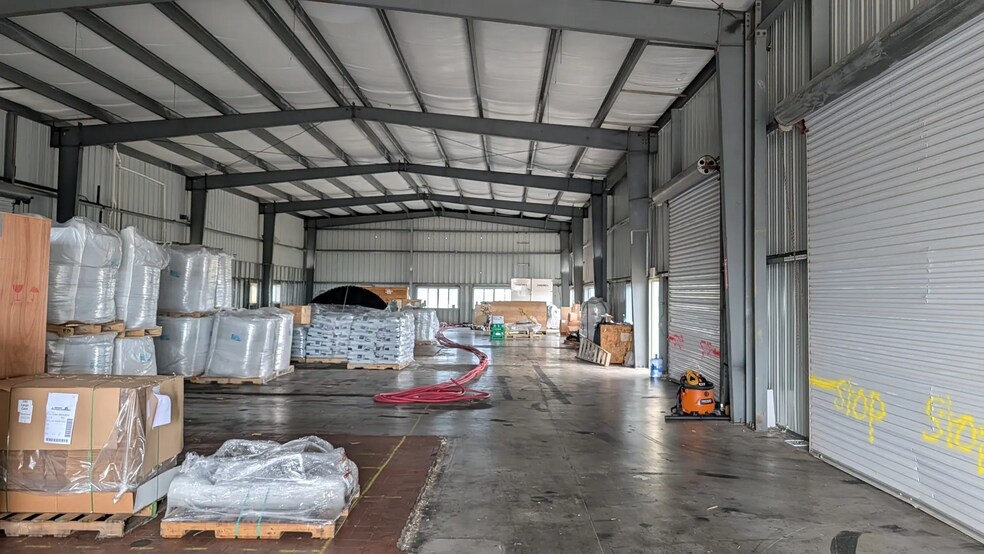 More Photos Of 73-4465 Paoo St, Kailua Kona Warehouse For Sale