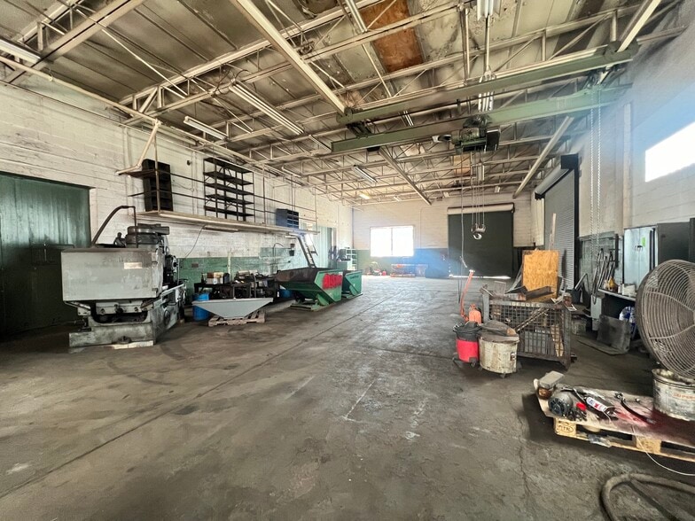 More Photos Of 930 E Drayton St, Ferndale Industrial For Sale