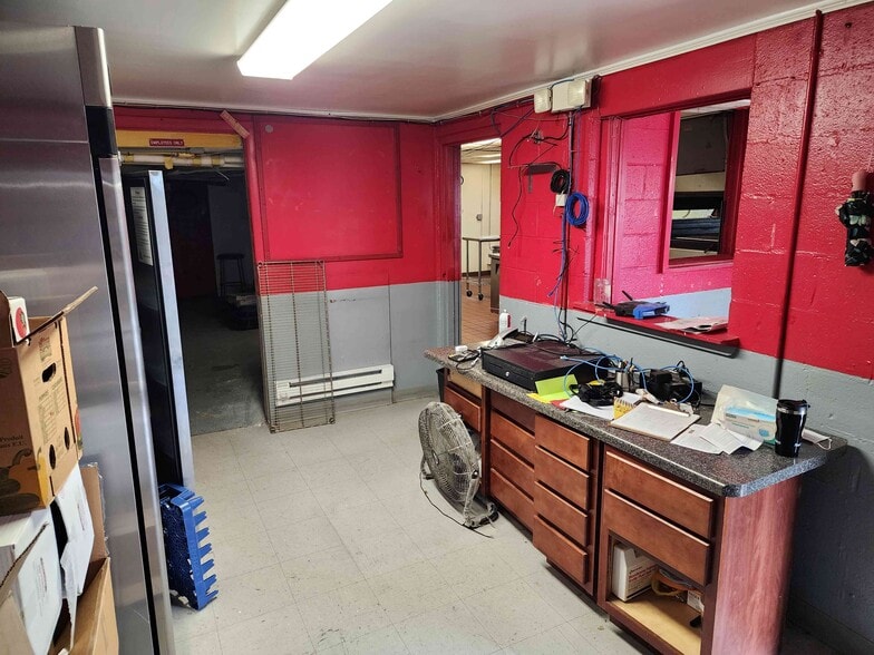 More Photos Of 114 E Main St, Saint Clairsville Restaurant For Lease