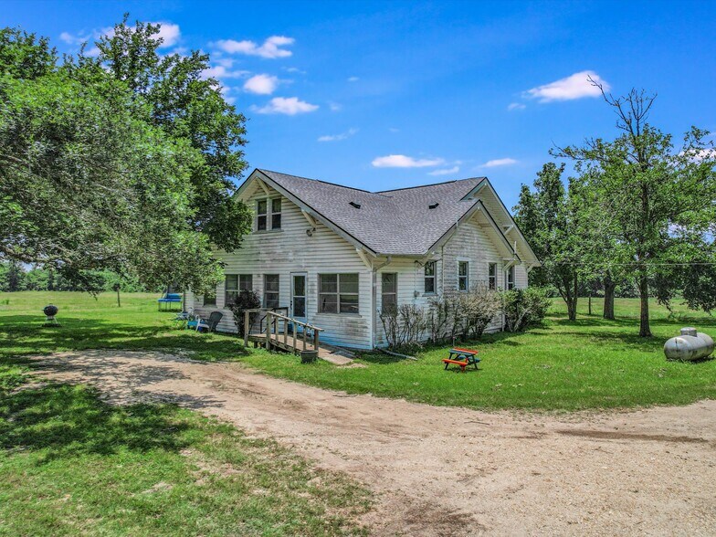 More Photos Of 16421 SH-95, Coupland Land For Sale