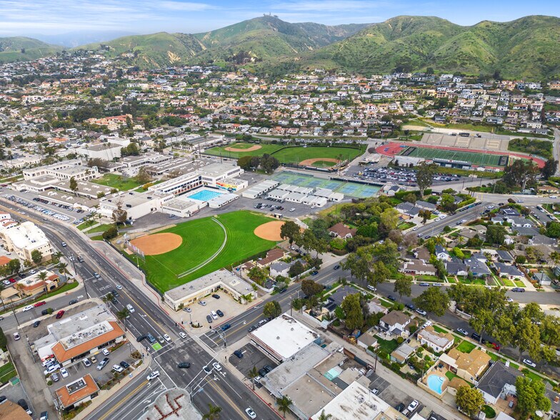 More Photos Of 2307 E Main St, Ventura Storefront For Sale