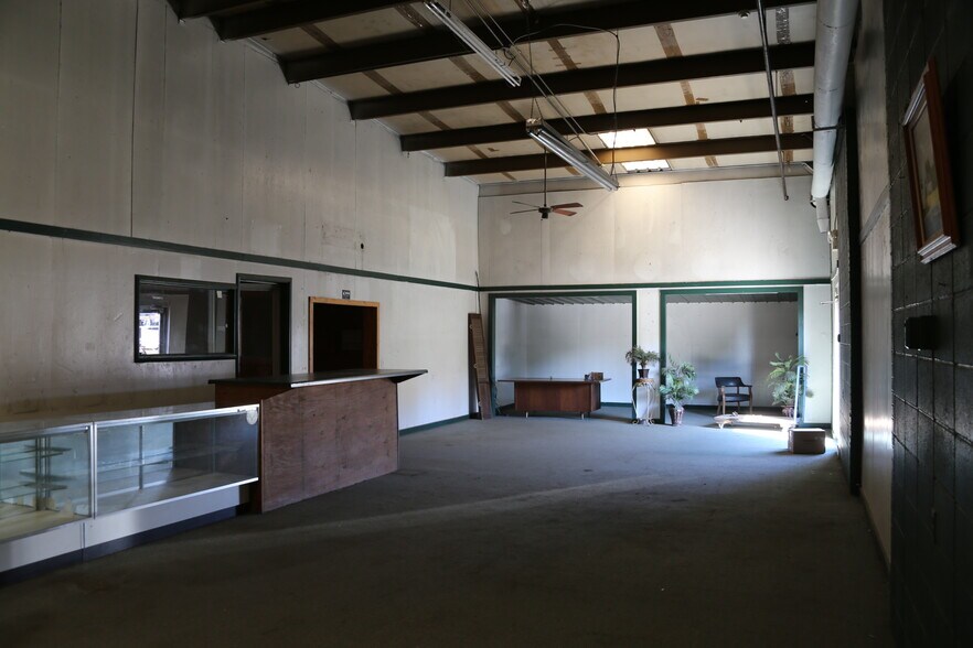 More Photos Of 2190 Cherokee Rd, Alexander City General Retail For Sale