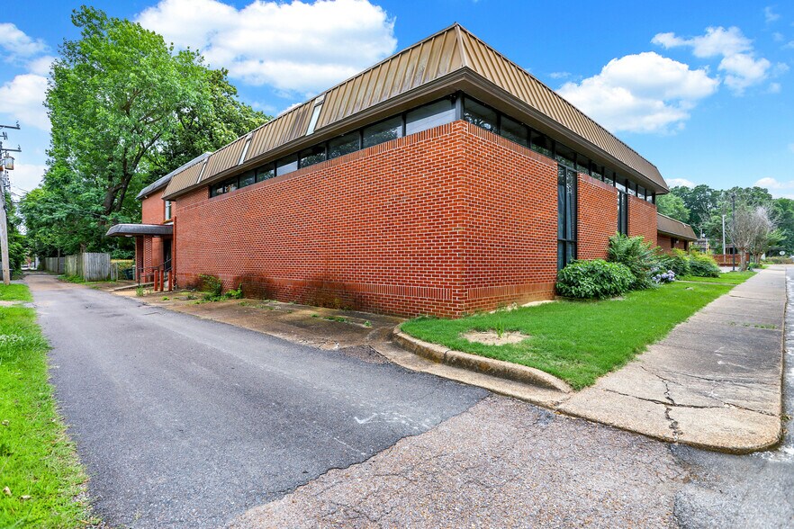 More Photos Of 1792 N Parkway, Memphis Religious Facility For Sale