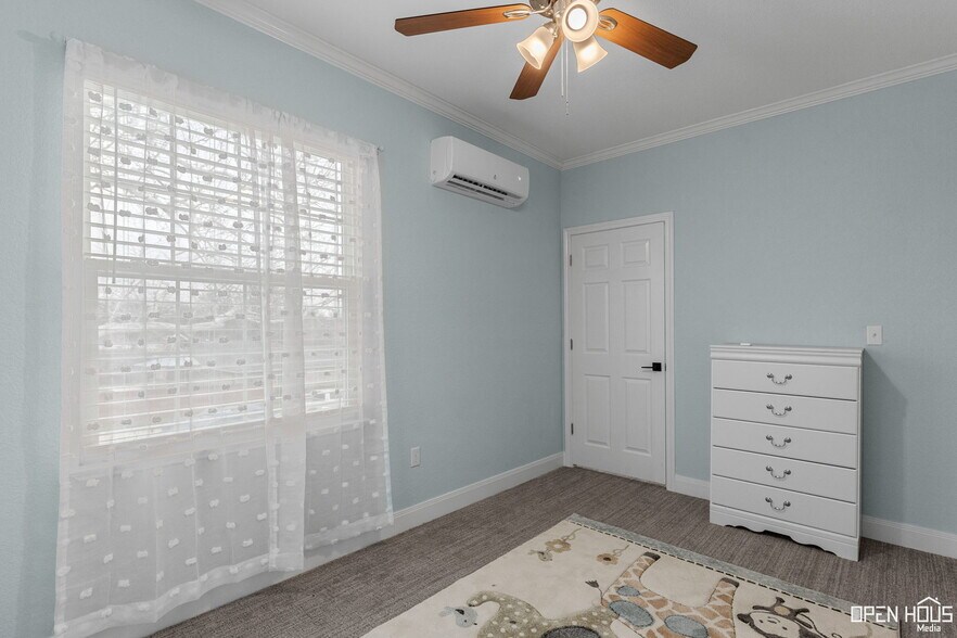 More Photos Of 405 W Gilbert St, Henrietta Hospitality For Sale