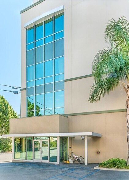 More Photos Of 133 N Altadena Dr, Pasadena Unknown For Lease