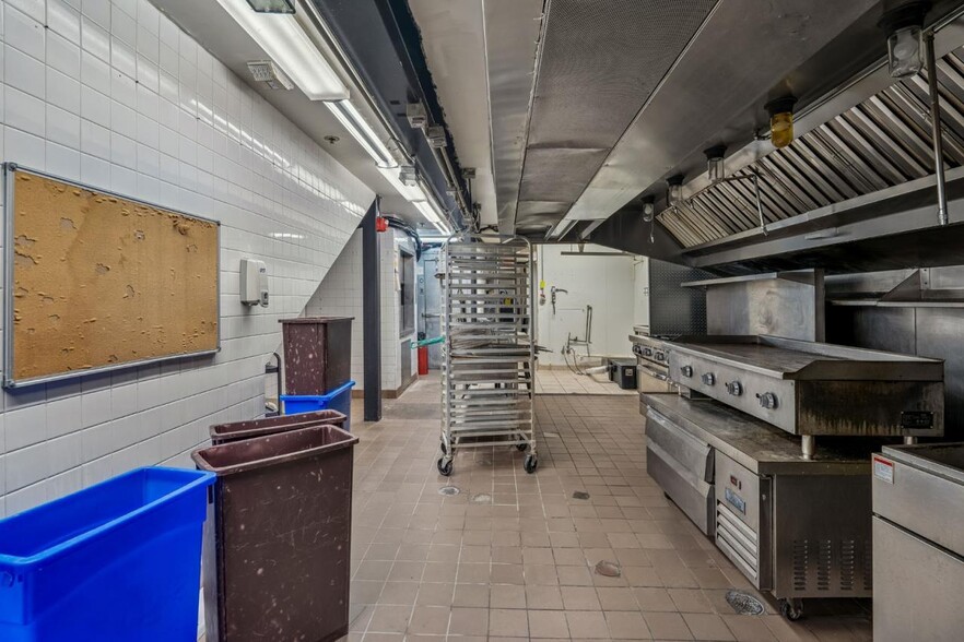 More Photos Of 1336 U St NW, Washington Bar For Sale