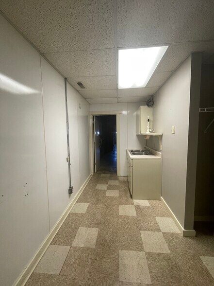 More Photos Of 3028-3042 State St, Columbus Showroom For Lease