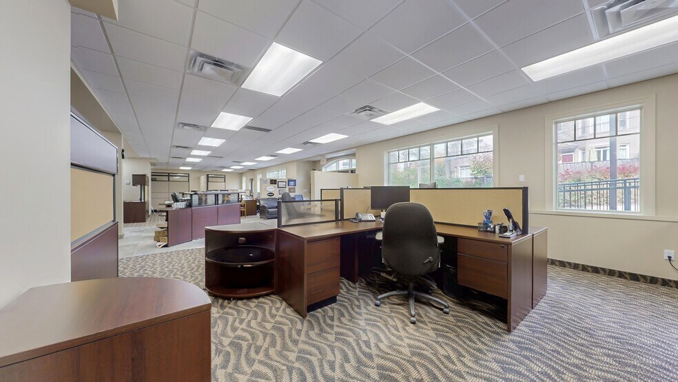 More Photos Of 121 Robinson St, Markham Office For Sale