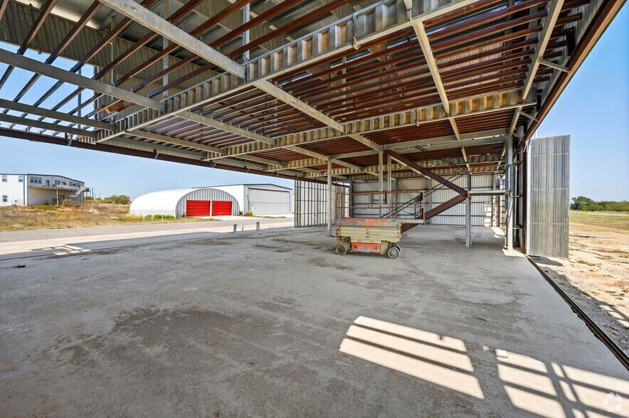 More Photos Of 15850 Salado Airport Rd, Salado Industrial For Sale