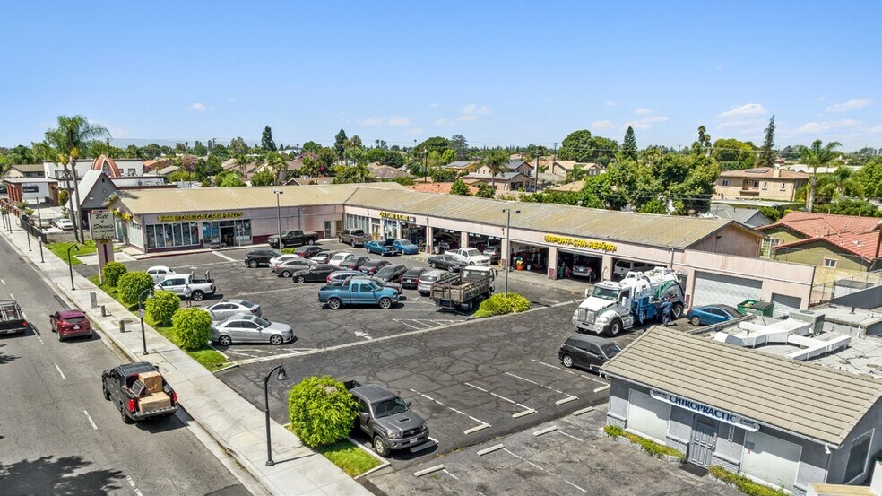 Primary Photo Of 12121 Lakewood Blvd, Downey Auto Repair For Lease