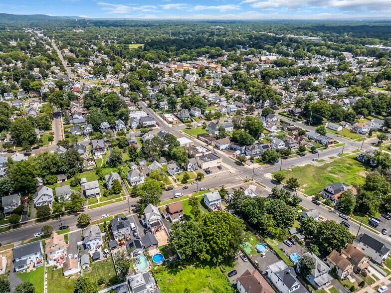 More Photos Of 1011 E 2nd St, Plainfield Storefront For Sale