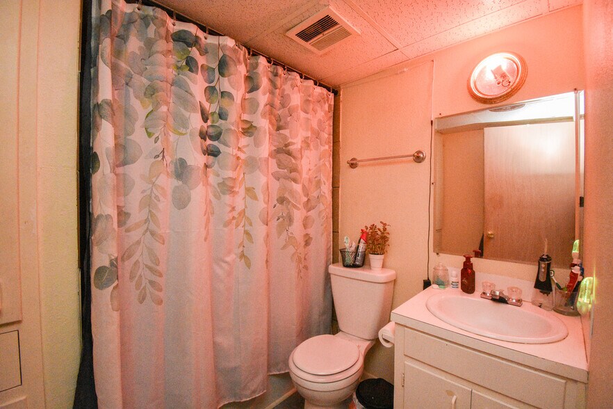 More Photos Of 1805 Rosemary Ave, Victoria Apartments For Sale