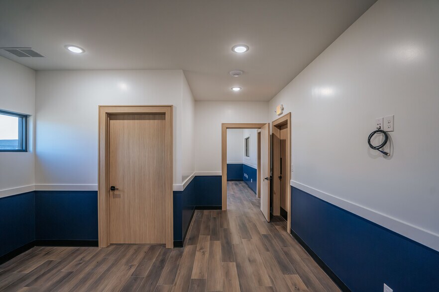 More Photos Of 2603 S Kaufman St, Ennis Industrial For Sale