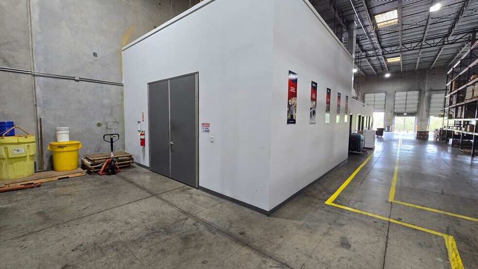 More Photos Of 5200 George McVay Dr, McAllen Distribution For Lease