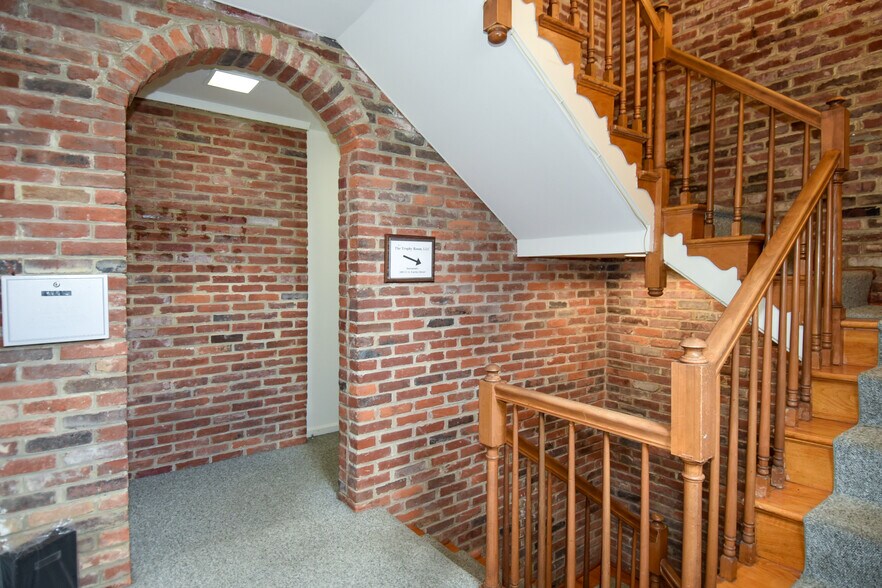 More Photos Of 109-111 S Fairfax St, Alexandria Office For Sale