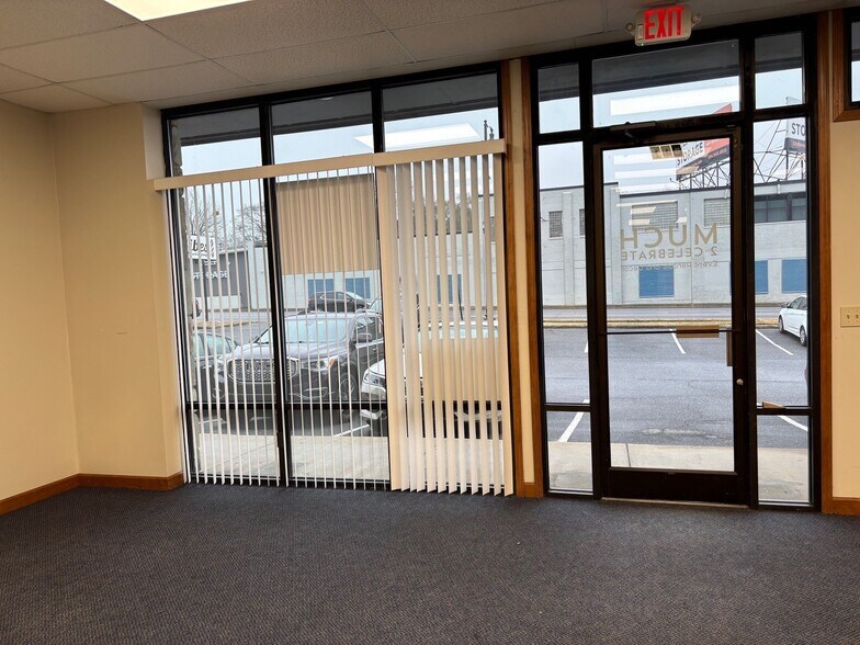 More Photos Of 806-810 E Franklin Blvd, Gastonia Storefront Retail Office For Lease