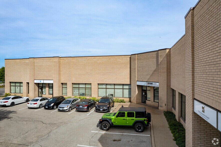 More Photos Of 4055 Sladeview Cres, Mississauga Light Distribution For Lease