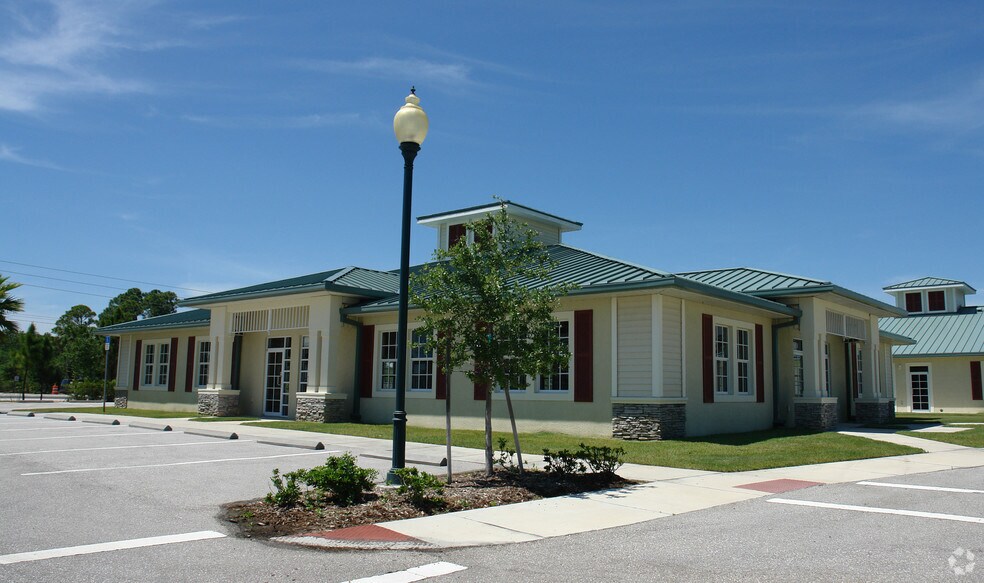 More Photos Of 2747 Sycamore St, North Port Unknown For Lease