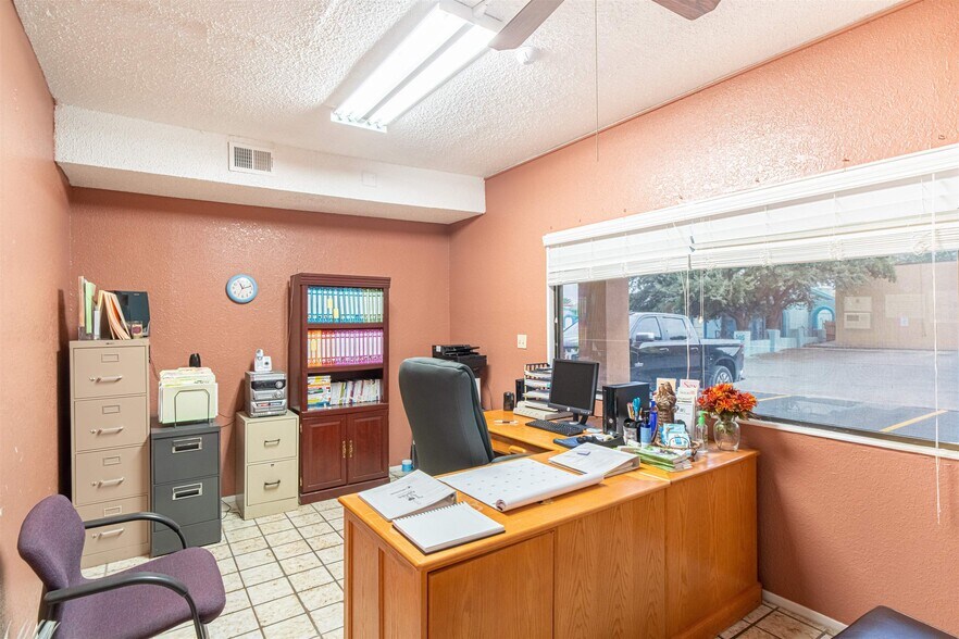 More Photos Of 102 Fletcher Dr, Del Rio General Retail For Sale
