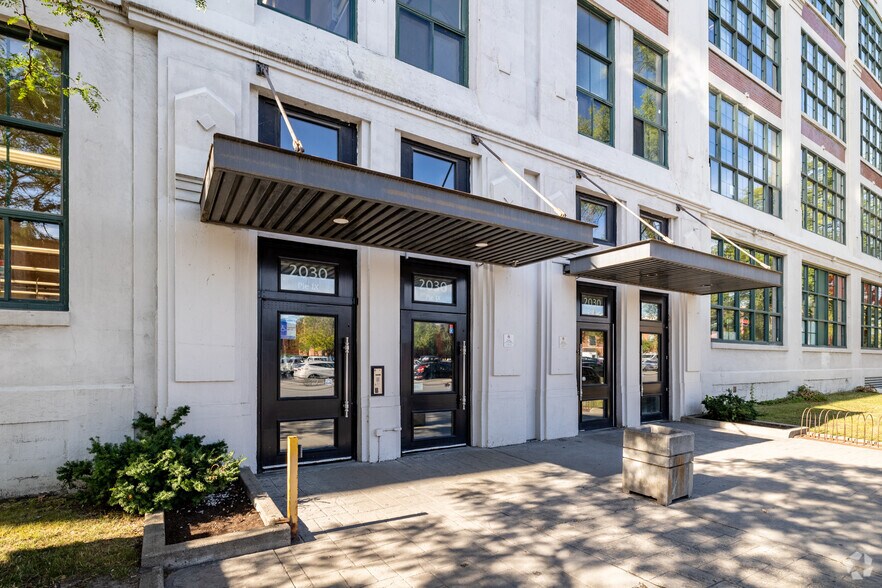 More Photos Of 2030-2050 Boul Pie IX, Montréal Loft Creative Space For Lease