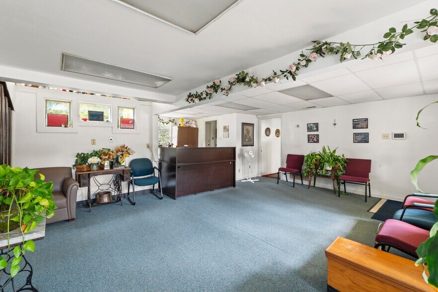 More Photos Of 2710 Manor Rd, Austin Office For Sale