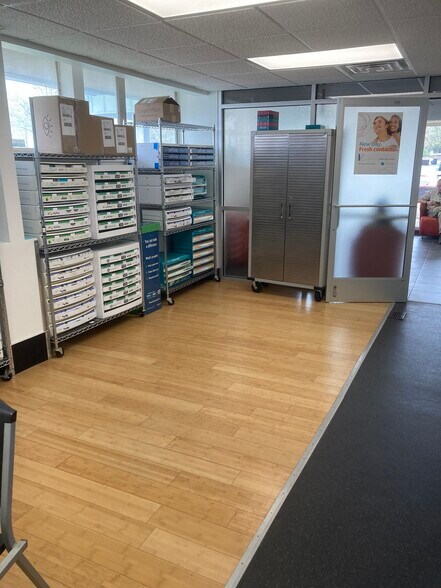 More Photos Of 935 S Iowa St, Lawrence Office For Lease