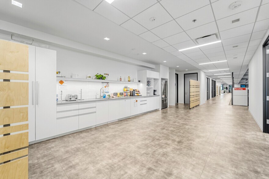 More Photos Of 4910 Airport Plaza Dr, Long Beach Loft Creative Space For Lease